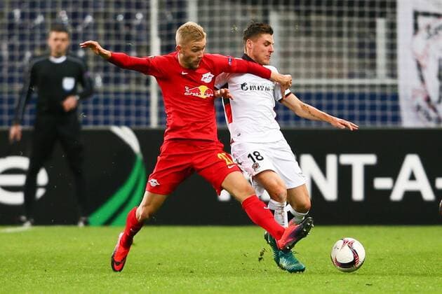 SOCCER - EL, RBS vs Nice SALZBURG,AUSTRIA,20.OCT.16 - SOCCER - UEFA Europa League, group stage, Red Bull Salzburg vs OGC Nice. Image shows Konrad Laimer (RBS) and Remi Walter (Nice). GEPAxpictures xFelixxRoittner