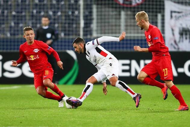 SOCCER - EL, RBS vs Nice SALZBURG,AUSTRIA,20.OCT.16 - SOCCER - UEFA Europa League, group stage, Red Bull Salzburg vs OGC Nice. Image shows Marc Rzatkowski (RBS), Valentin Eysseric (Nice) and Konrad Laimer (RBS). GEPAxpictures xFelixxRoittner