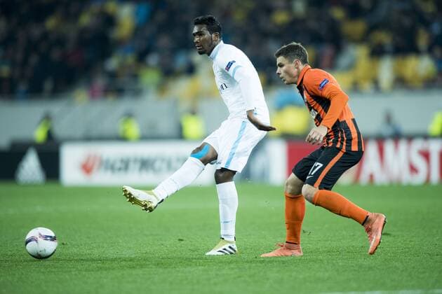 Gent s Renato Neto and Shakhtar Donetsk s midfielder Maksym Malyshev fight for the ball during a third game of the group stage (group H) of the Europa League competition between Ukraine club Shaktar Donetsk and Belgian soccer team KAA Gent, Thursday 20 October 2016, in Lviv, Ukraine. JASPERxJACOBS  x04962436x