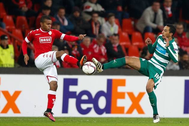 Bilder des Tages - SPORT Standard s Darwin Andrade and Panathinaikos midfielder Zeca fight for the ball during a third game of the group stage (group G) of the Europa League competition between Belgian soccer team Standard de Liege and Greek soccer team Panathinaikos, Thursday 20 October 2016, in Liege. BRUNOxFAHY  x04962484x