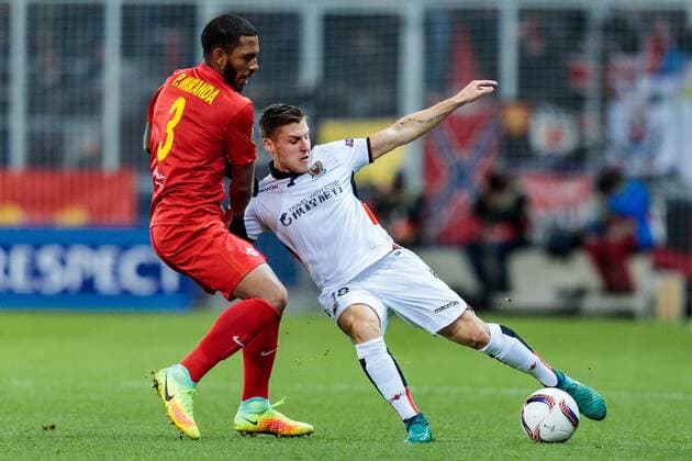 20.10.2016, Red Bull Arena, Salzburg, AUT, UEFA EL, FC Red Bull Salzburg vs OGC Nizza, Gruppe I, im Bild Paulo Miranda (FC Red Bull Salzburg), Remi Walter (OGC Nice) during the UEFA Europa League group I match between FC Red Bull Salzburg and OGC Nizza at the Red Bull Arena in Salzburg, Austria on 2016 10 20. Salzburg  EP_fei  