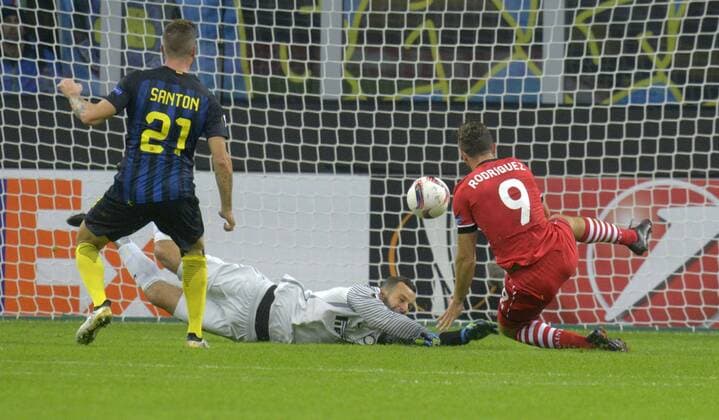 UEFA Europa League 2016 2017, Inter Mailand - FC Southampton, handanovic salva in uscita su rodriguez xHOCHxZWEIx xItalyxPhotoxPressx 