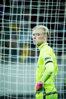 Gent s goalkeeper Jacob Rinne shows defeat during a third game of the group stage (group H) of the Europa League competition between Ukraine club Shaktar Donetsk and Belgian soccer team KAA Gent, Thursday 20 October 2016, in Lviv, Ukraine. JASPERxJACOBS  x04962513x