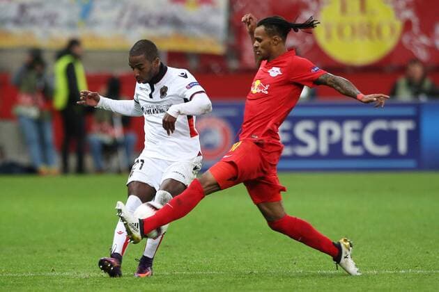 SOCCER - EL, RBS vs Nice SALZBURG,AUSTRIA,20.OCT.16 - SOCCER - UEFA Europa League, group stage, Red Bull Salzburg vs OGC Nice. Image shows Ricardo (Nice) and Valentino Lazaro (RBS). GEPAxpictures xMathiasxMandl