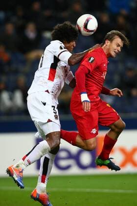SOCCER - EL, RBS vs Nice SALZBURG,AUSTRIA,20.OCT.16 - SOCCER - UEFA Europa League, group stage, Red Bull Salzburg vs OGC Nice. Image shows Dante (Nice) and Fredrik Gulbrandsen (RBS). GEPAxpictures xFelixxRoittner