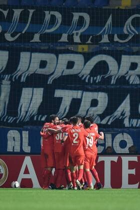Fiorentina players celebrate during the European Football League third round group J match FC Slovan Liberec vs ACF Fiorentina in Liberec, Czech Republic, October 20, 2016. (CTKxPhoto RadekxPetrasek) CTKPhotoP201610201122201  PER 4