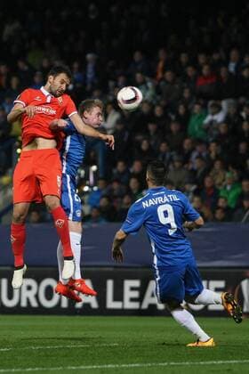 Milan Badelj, from left, of Fiorentina and Petr Sevcik and Jan Navratil of Liberec in action during the European Football League third round group J match FC Slovan Liberec vs ACF Fiorentina in Liberec, Czech Republic, October 20, 2016. (CTKxPhoto VitxCerny) CTKPhotoP201610201135501  CEV 5