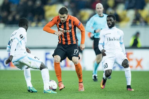 Gent s Nana Asare, Shakhtar Donetsk s midfielder Maksym Malyshev and Gent s Ibrahim Rabiu fight for the ball during a third game of the group stage (group H) of the Europa League competition between Ukraine club Shaktar Donetsk and Belgian soccer team KAA Gent, Thursday 20 October 2016, in Lviv, Ukraine. JASPERxJACOBS  x04962536x