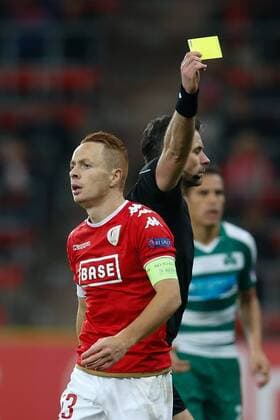Standard s Adrien Trebel receives a yellow card from the referee during a third game of the group stage (group G) of the Europa League competition between Belgian soccer team Standard de Liege and Greek soccer team Panathinaikos, Thursday 20 October 2016, in Liege. BRUNOxFAHY  x04962553x
