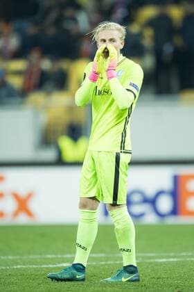 Gent s goalkeeper Jacob Rinne shows defeat after a third game of the group stage (group H) of the Europa League competition between Ukraine club Shaktar Donetsk and Belgian soccer team KAA Gent, Thursday 20 October 2016, in Lviv, Ukraine. JASPERxJACOBS  x04962584x