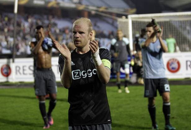 Ajax s midfielder Davy Klaassen (C) after the UEFA Europa League group stage soccer match against Celta Vigo played at Balaidos stadium in Vigo, province of Galicia, northwestern Spain, 20 October 2016. Celta Vigo vs Ajax !ACHTUNG: NUR REDAKTIONELLE NUTZUNG!  20161020-636125951005770114