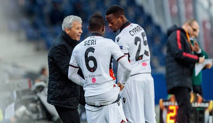 20.10.2016, Red Bull Arena, Salzburg, AUT, UEFA EL, FC Red Bull Salzburg vs OGC Nizza, Gruppe I, im Bild Coach Lucien Favre (OGC Nice), Jean Michel Seri (OGC Nice), Wylan Cyprien (OGC Nice) during the UEFA Europa League group I match between FC Red Bull Salzburg and OGC Nizza at the Red Bull Arena in Salzburg, Austria on 2016 10 20. Salzburg EP_fei