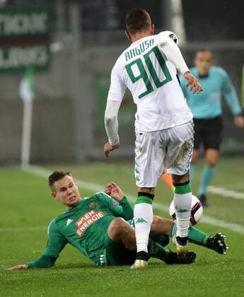 SOCCER - EL, Rapid vs Sassuolo VIENNA,AUSTRIA,20.OCT.16 - SOCCER - UEFA Europa League, group stage, SK Rapid Wien vs US Sassuolo Calcio. Image shows Louis Schaub (Rapid) and Antonio Ragusa (Sassuolo). Keywords: Wien Energie. GEPAxpictures xWalterxLuger