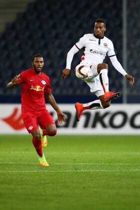 SOCCER - EL, RBS vs Nice SALZBURG,AUSTRIA,20.OCT.16 - SOCCER - UEFA Europa League, group stage, Red Bull Salzburg vs OGC Nice. Image shows Paulo Miranda (RBS) and Alassane Plea (Nice). GEPAxpictures xFelixxRoittner