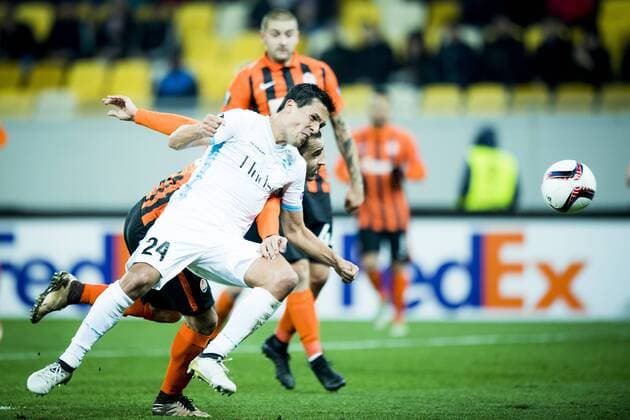 Shakhtar Donetsk s defender Ismaily and Gent s Jeremy Perbet fight for the ball during a third game of the group stage (group H) of the Europa League competition between Ukraine club Shaktar Donetsk and Belgian soccer team KAA Gent, Thursday 20 October 2016, in Lviv, Ukraine. JASPERxJACOBS  x04962639x