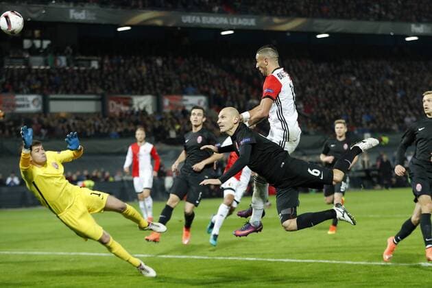 (L-R) goalkeeper Oleksii Shevchenko of FC Zorya Luhansk, Nicolai Jorgensen of Feyenoord, Artem Gordiyenko of FC Zorya Luhansk, Karim El Ahmadi of Feyenoord, Mykyta Kamenyuka of FC Zorya Luhansk, Bilal Basacikoglu of Feyenoord, Rafael Forster of FC Zorya Luhansk, Dmytro Grechyshkin of FC Zorya Luhanskduring the Europa League group A match between Feyenoord and Zorya Luhansk on October 20, 2016 at the Kuip stadium in Rotterdam, The Netherlands. Feyenoord v Zorya Luhansk UEFA Europa League 2016 2017 xVIxxIVx 6431453