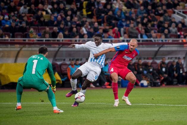 UEFA Europa League 2016-2017, Group L game between FC Steaua Bucharest ROU and FC Zurich (SUI) October 2016 October 20, 2016: Moussa Kone 4 of FC Zurich and Gabriel Tamas 4 of FC Steaua Bucharest in action during the UEFA Europa League 2016-2017, Group L game between FC Steaua Bucharest ROU and FC Zurich (SUI) at National Arena, Bucharest, Romania ROU. Foto: