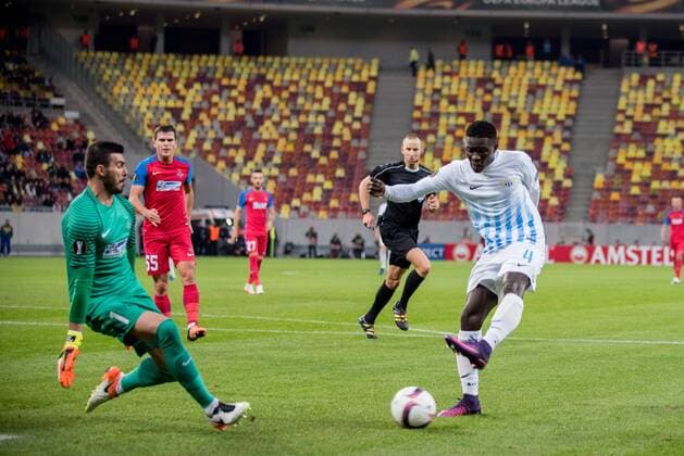 UEFA Europa League 2016-2017, Group L game between FC Steaua Bucharest ROU and FC Zurich (SUI) October 2016 October 20, 2016: Moussa Kone 4 of FC Zurich and Florin Nita 1 of FC Steaua Bucharest in action during the UEFA Europa League 2016-2017, Group L game between FC Steaua Bucharest ROU and FC Zurich (SUI) at National Arena, Bucharest, Romania ROU. Foto: