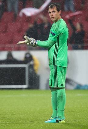 Anderlecht s goalkeeper Davy Roef looks dejected during a third match of the group stage (group C) of the Europa League competition between German club FSV Mainz and Belgian soccer team RSC Anderlecht, Thursday 20 October 2016, in Mainz, Germany. VIRGINIExLEFOUR  x04962651x