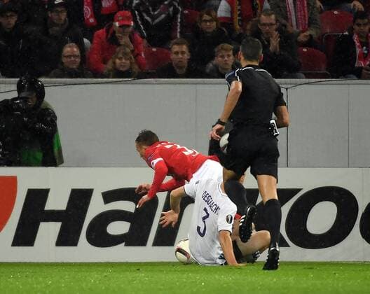 20.10.2016, xjhx, Fussball Europa League, FSV Mainz 05 - RSC Anderlecht, emspor, v.l. Pablo de Blasis (FSV Mainz 05), Olivier Deschacht (RSC Anderlecht) foul elfmeter Mainz