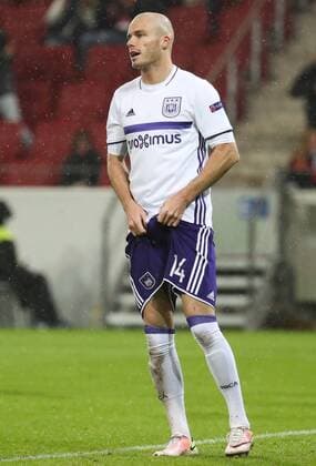 Anderlecht s Bram Nuytinck looks dejected during a third match of the group stage (group C) of the Europa League competition between German club FSV Mainz and Belgian soccer team RSC Anderlecht, Thursday 20 October 2016, in Mainz, Germany. VIRGINIExLEFOUR  x04962664x