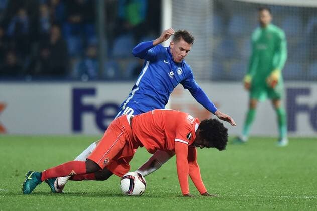 Zdenek Folprecht, in blue, of Liberec and Carlos Sanchez of Fiorentina in action during the European Football League third round group J match FC Slovan Liberec vs ACF Fiorentina in Liberec, Czech Republic, October 20, 2016. (CTKxPhoto RadekxPetrasek) CTKPhotoP201610201199701  PER 12