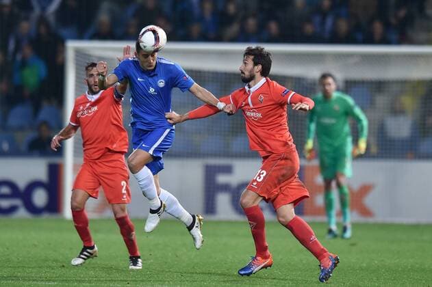 Miroslav Markovic, centre, of Liberec and Gonzalo Rodriguez, left, and Davide Astori of Fiorentina in action during the European Football League third round group J match FC Slovan Liberec vs ACF Fiorentina in Liberec, Czech Republic, October 20, 2016. (CTKxPhoto RadekxPetrasek) CTKPhotoP201610201206701  PER 15