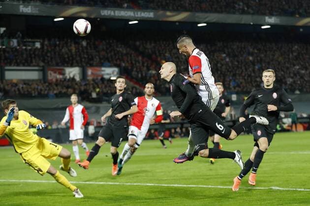 (L-R) goalkeeper Oleksii Shevchenko of FC Zorya Luhansk, Nicolai Jorgensen of Feyenoord, Artem Gordiyenko of FC Zorya Luhansk, Karim El Ahmadi of Feyenoord, Mykyta Kamenyuka of FC Zorya Luhansk, Bilal Basacikoglu of Feyenoord, Dmytro Grechyshkin of FC Zorya Luhanskduring the Europa League group A match between Feyenoord and Zorya Luhansk on October 20, 2016 at the Kuip stadium in Rotterdam, The Netherlands. Feyenoord v Zorya Luhansk UEFA Europa League 2016 2017 xVIxxIVx 6431454