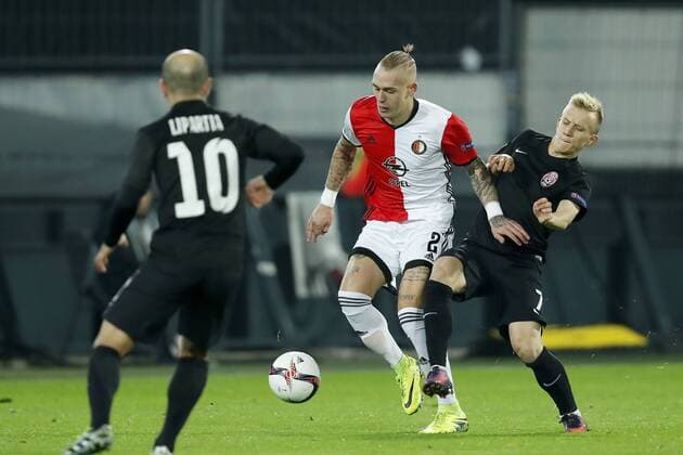 (L-R) Jaba Lipartia of FC Zorya Luhansk, Rick Karsdorp of Feyenoord, Ivan Petriak of FC Zorya Luhanskduring the Europa League group A match between Feyenoord and Zorya Luhansk on October 20, 2016 at the Kuip stadium in Rotterdam, The Netherlands. Feyenoord v Zorya Luhansk UEFA Europa League 2016 2017 xVIxxIVx 6431584