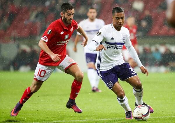 Mainz midfielder Yunus Malli and Anderlecht s Youri Tielemans fight for the ball during a third match of the group stage (group C) of the Europa League competition between German club FSV Mainz and Belgian soccer team RSC Anderlecht, Thursday 20 October 2016, in Mainz, Germany. VIRGINIExLEFOUR  x04962688x