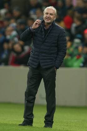 KRASNODAR, RUSSIA - OCTOBER 20, 2016: FC Krasnodar s head coach Igor Shalimov gestures in the 2016 17 Season UEFA Europa League Group I Round 3 football match against FC Schalke 04 at Krasnodar Stadium. FC Schalke 04 won the game 1-0. Vitaly Timkiv TASS  TS0350DE