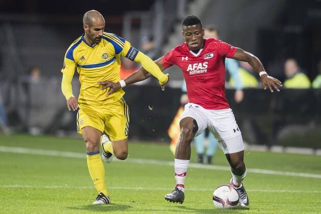 (L-R) Gal Alberman of Maccabi Tel Aviv FC, Fred Friday of AZ Alkmaarduring the UEFA Europa League group D match between AZ Alkmaar and Maccabi Tel Aviv on October 20, 2016 at the AFAS stadium in Alkmaar, The Netherlands. AZ v Maccabi Tel Aviv UEFA Europa League 2016 2017 xVIxGerritxvanxKeulenxIVx 6431625