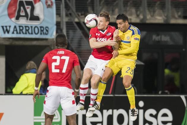 (L-R) Mattias Johansson of AZ Alkmaar, Eyal Golasa of Maccabi Tel Aviv FCduring the UEFA Europa League group D match between AZ Alkmaar and Maccabi Tel Aviv on October 20, 2016 at the AFAS stadium in Alkmaar, The Netherlands. AZ v Maccabi Tel Aviv UEFA Europa League 2016 2017 xVIxGerritxvanxKeulenxIVx 6431639