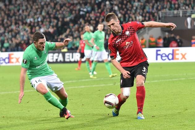 Jordan Veretout (saint etienne) vs Vojislav Stankovic (Qabala) - Fussball, Europa League, AS Saint Etienne vs. Gabala FK - Groupe C - 20 10 2016 FredericChambert Panoramic 