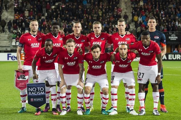 (BL-R) Rens van Eijden of AZ Alkmaar, Derrick Luckassen of AZ Alkmaar, Stijn Wuytens of AZ Alkmaar, Ben Rienstra of AZ Alkmaar, Robert Muhren of AZ Alkmaar, Goalkeeper Sergio Rochet of AZ Alkmaar (FL-R) Ridgeciano Haps of AZ Alkmaar, Mattias Johansson of AZ Alkmaar, Joris van Overeem of AZ Alkmaar, Ilias Bel Hassani of AZ Alkmaar, Fred Friday of AZ Alkmaarduring the UEFA Europa League group D match between AZ Alkmaar and Maccabi Tel Aviv on October 20, 2016 at the AFAS stadium in Alkmaar, The Netherlands. AZ v Maccabi Tel Aviv UEFA Europa League 2016 2017 xVIxGerritxvanxKeulenxIVx 6431889