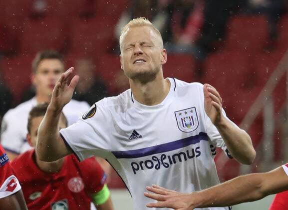 Anderlecht s Olivier Deschacht looks dejected during a third match of the group stage (group C) of the Europa League competition between German club FSV Mainz and Belgian soccer team RSC Anderlecht, Thursday 20 October 2016, in Mainz, Germany. VIRGINIExLEFOUR  x04962782x