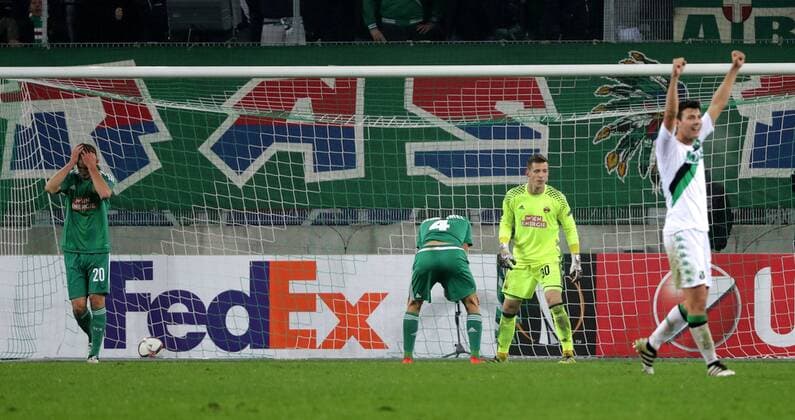 SOCCER - EL, Rapid vs Sassuolo VIENNA,AUSTRIA,20.OCT.16 - SOCCER - UEFA Europa League, group stage, SK Rapid Wien vs US Sassuolo Calcio. Image shows Maximilan Hofmann, Thomas Schrammel and Richard Strebinger (Rapid). Keywords: Wien Energie. GEPAxpictures xWalterxLuger