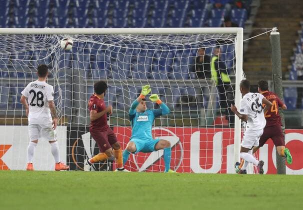 SOCCER - EL, Roma vs A.Wien ROME,ITALY,20.OCT.16 - SOCCER - UEFA Europa League, group stage, AS Roma vs FK Austria Wien. Image shows Christoph Martschinko (A.Wien), Mohamed Salah (Roma), Osman Hadzikic, Felipe Pires (A.Wien) and Alessandro Florenzi (Roma).Keywords: goal. GEPAxpictures xChristianxOrt