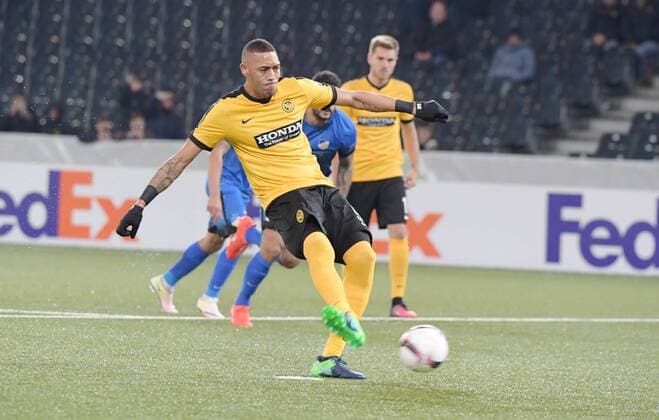 20.10.2016 Bern,Schweiz Fussball Herren Europa League Saison 2016 2017 BSC Young Boys - Apoel Nikosia Bild zeigt Elfmeterschütze Guillaume Hoarau Einzelbild Torschuss Tor Aktion 