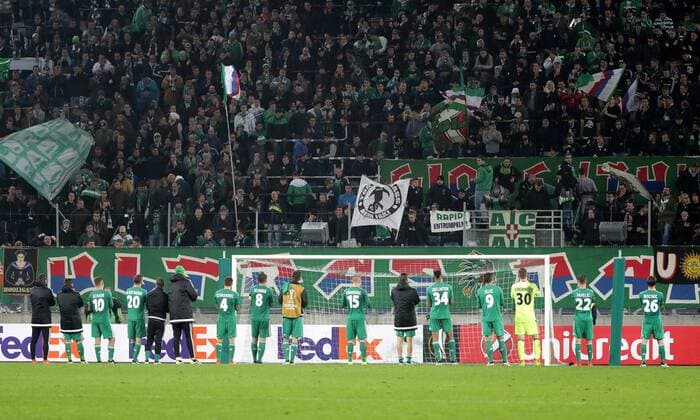 SOCCER - EL, Rapid vs Sassuolo VIENNA,AUSTRIA,20.OCT.16 - SOCCER - UEFA Europa League, group stage, SK Rapid Wien vs US Sassuolo Calcio. Image shows the team of Rapid and the fans. Keywords: Wien Energie. GEPAxpictures xWalterxLuger