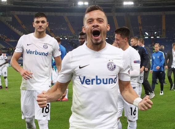 SOCCER - EL, Roma vs A.Wien ROME,ITALY,20.OCT.16 - SOCCER - UEFA Europa League, group stage, AS Roma vs FK Austria Wien. Image shows the rejoicing of Patrizio Stronati, Lucas Venuto (A.Wien) and Dominik Prokop (A.Wien). GEPAxpictures xChristianxOrt