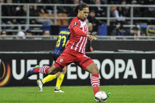 20.10.2016. Milan, Italy. Virgil Van Dijk of Southampton FC clears upfield during the Europa League match between Internazionale Milan and Southampton at San Siro Stadium in Milan, Italy. xGaetanoxPiazzollax  ActionPlus11802274