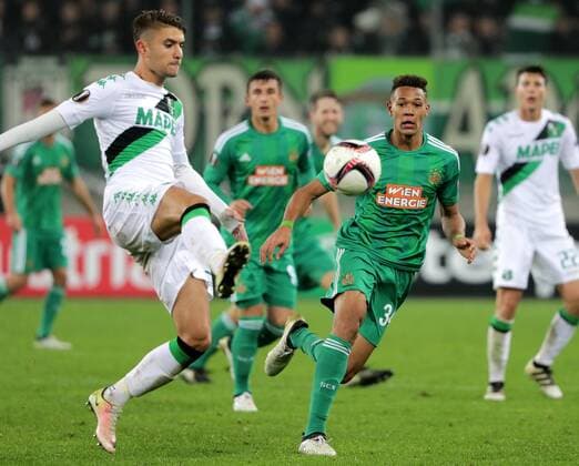 SOCCER - EL, Rapid vs Sassuolo VIENNA,AUSTRIA,20.OCT.16 - SOCCER - UEFA Europa League, group stage, SK Rapid Wien vs US Sassuolo Calcio. Image shows Luca Antei (Sassuolo) and Joelinton (Rapid). Keywords: Wien Energie. GEPAxpictures xWalterxLuger