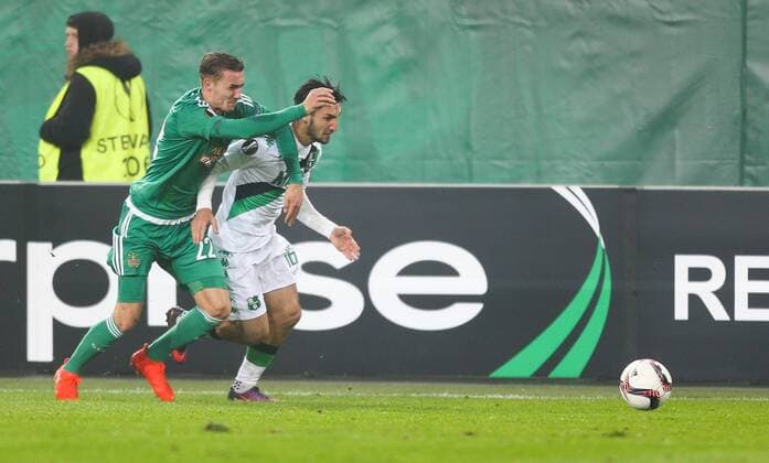 SOCCER - EL, Rapid vs Sassuolo VIENNA,AUSTRIA,20.OCT.16 - SOCCER - UEFA Europa League, group stage, SK Rapid Wien vs US Sassuolo Calcio. Image shows Mario Pavelic (Rapid) and Matteo Politano (Sassuolo). Keywords: Wien Energie. GEPAxpictures xPhilippxBrem