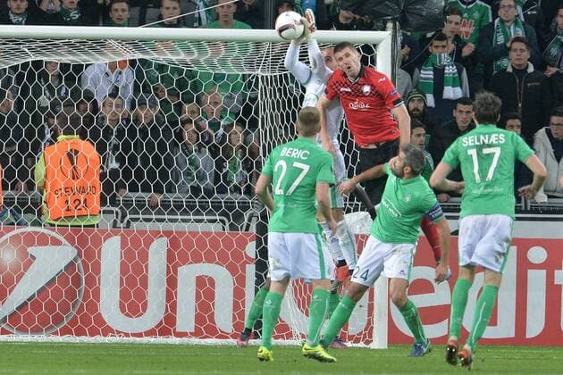 Fußball, EL, AS St. Etienne - FK Qäbälä Jessy Moulin (saint etienne) vs Vojislav Stankovic (Qabala) - Fussball, Europa League, AS Saint Etienne vs. Gabala FK - Groupe C - 20 10 2016 FredericChambert Panoramic 