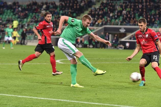 Fußball, EL, AS St. Etienne - FK Qäbälä Robert Beric (saint etienne) vs Vitaly Vernydub (Qabala) - Fussball, Europa League, AS Saint Etienne vs. Gabala FK - Groupe C - 20 10 2016 FredericChambert Panoramic 