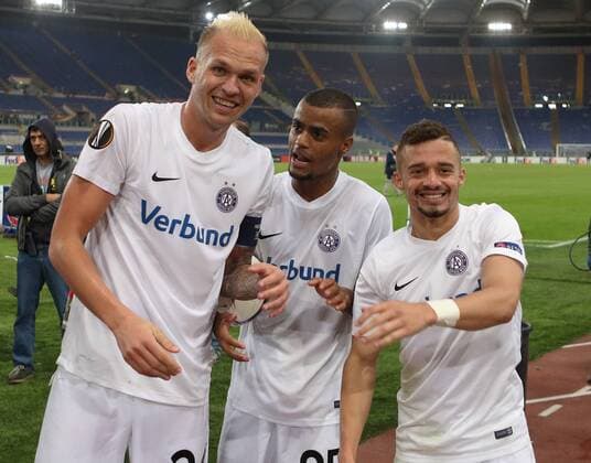 SOCCER - EL, Roma vs A.Wien ROME,ITALY,20.OCT.16 - SOCCER - UEFA Europa League, group stage, AS Roma vs FK Austria Wien. Image shows the rejoicing of Raphael Holzhauser, Felipe Pires and Lucas Venuto (A.Wien). GEPAxpictures xChristianxOrt