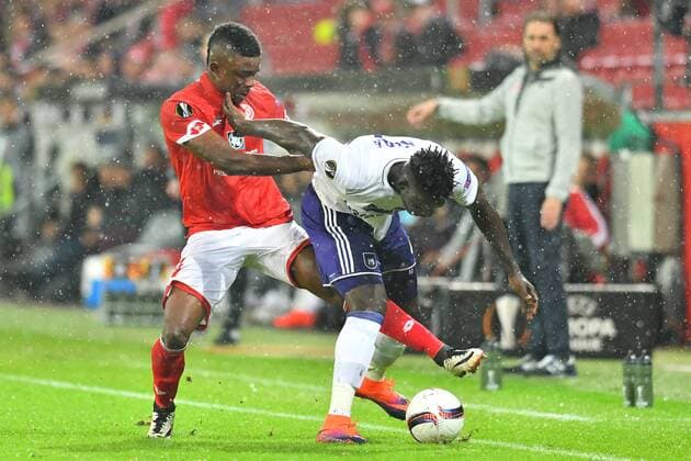 GER, UEFA EL, Mainz 05 (GER) vsÊÊRSC Anderlecht (BEL) 20.10.2016, Opel-Arena, Mainz, GER, UEFA EL, Mainz 05 (GER) vsÊÊRSC Anderlecht (BEL), im Bild Zweikampf von Jhon Cordoba ( 15, FSV Mainz) und Kara (RSC Anderlecht 4) Foto © nordphoto Fabisch nordphotox xFabisch
