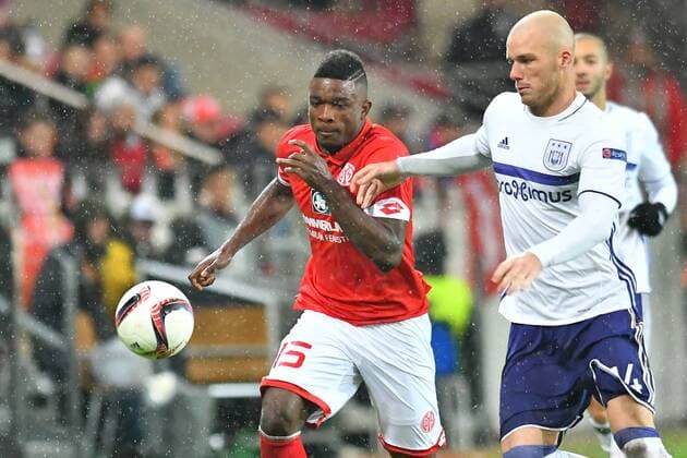 GER, UEFA EL, Mainz 05 (GER) vsÊÊRSC Anderlecht (BEL) 20.10.2016, Opel-Arena, Mainz, GER, UEFA EL, Mainz 05 (GER) vsÊÊRSC Anderlecht (BEL), im Bild Jhon Cordoba ( 15, FSV Mainz) gegen Bram Nuytinck (RSC Anderlecht 14) Foto © nordphoto Fabisch nordphotox xFabisch