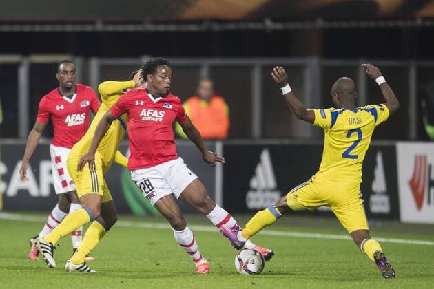 (L-R)Ridgeciano Haps of AZ Alkmaar, Ezequiel Scarione of Maccabi Tel Aviv FC, Levi Garcia of AZ Alkmaar, Eli Dasa of Maccabi Tel Aviv FCduring the UEFA Europa League group D match between AZ Alkmaar and Maccabi Tel Aviv on October 20, 2016 at the AFAS stadium in Alkmaar, The Netherlands. AZ v Maccabi Tel Aviv UEFA Europa League 2016 2017 xVIxGerritxvanxKeulenxIVx 6432528